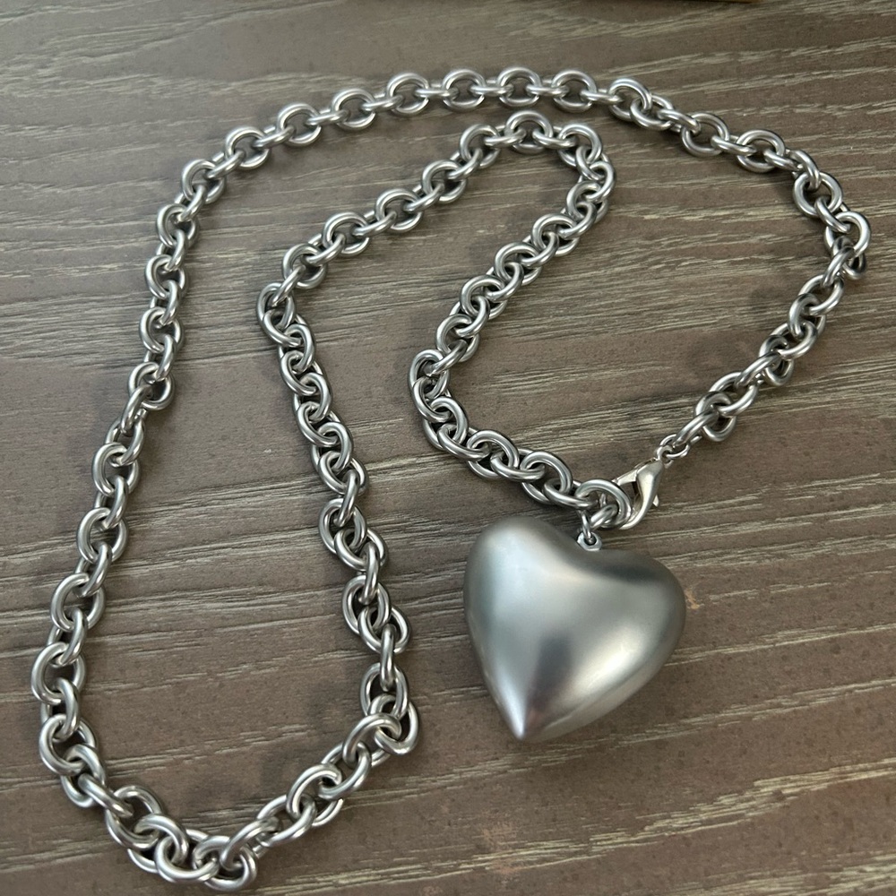 NWOT Large Roxanne Assoulin Silver Puffy Heart Necklace